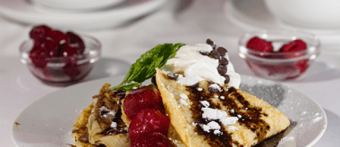 Proteinpannekaker med sjokoladesaus