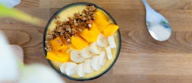 Proteinladdad smoothie bowl
