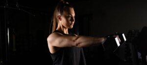 Front raise - Teknik och tips